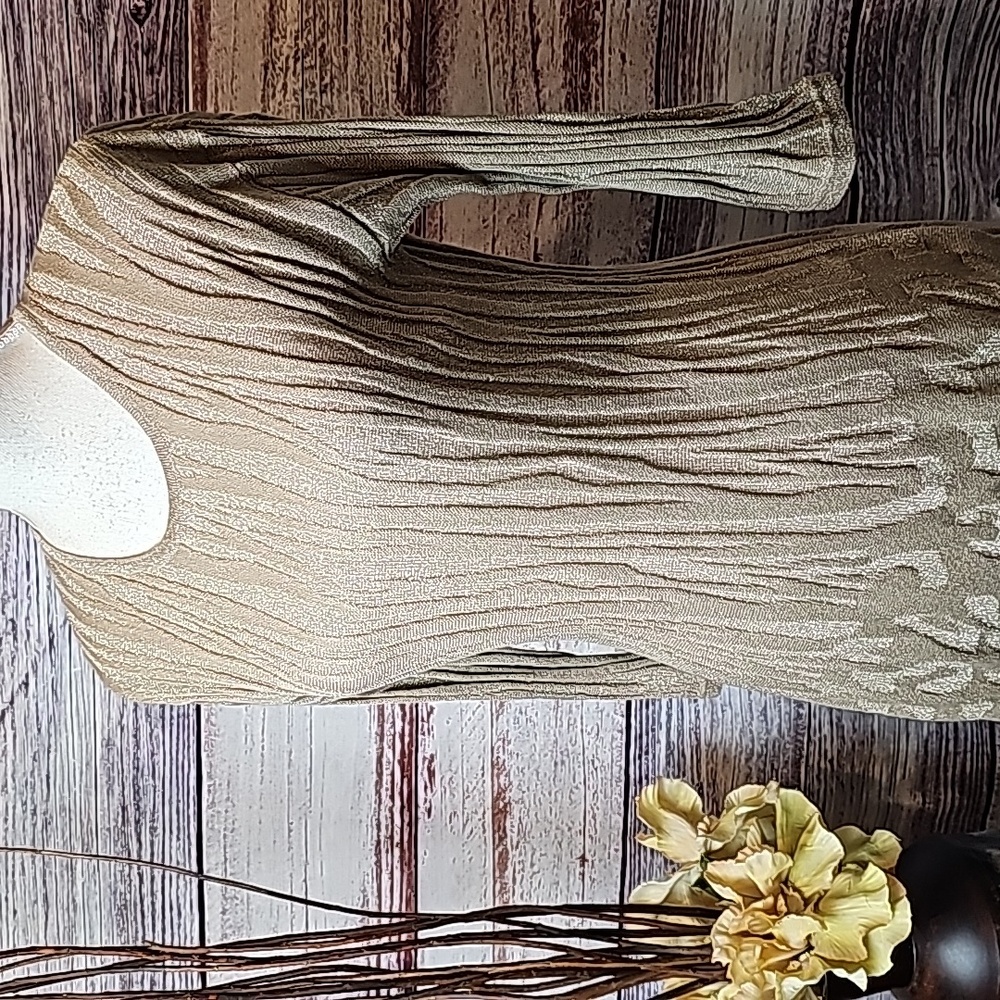TRAVELERS BY CHICO'S GOLD METALLIC FITTED 3/4 SLEEVE PULLOVER TUNIC